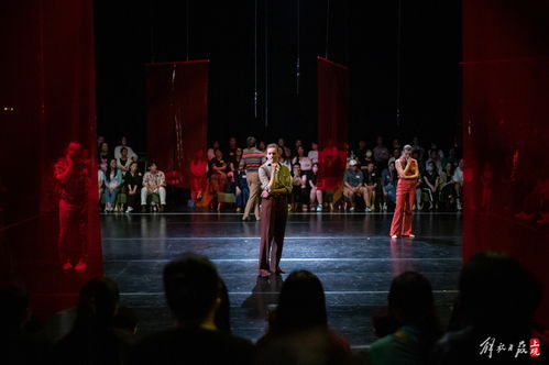 国际舞蹈中心拉开海外作品演出序幕,瑞士沉浸式舞蹈撑开 幸福的降落伞